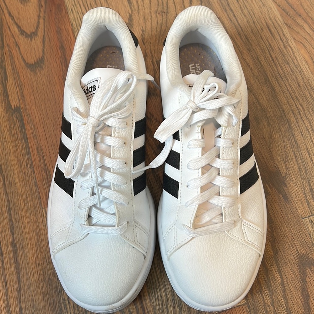 Size 10 Adidas Tennis Shoes